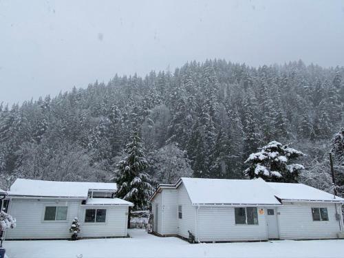 Lodge Harrison Lake Cottages