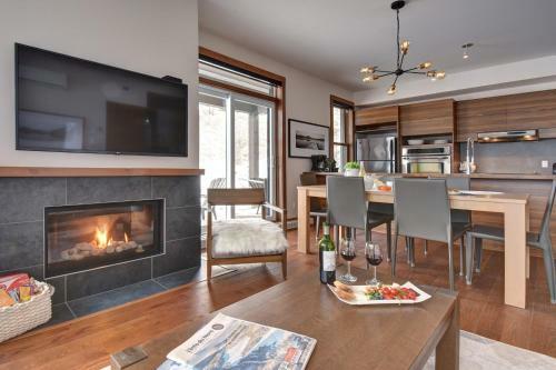 Condo With Breathtaking View Of The Lake
