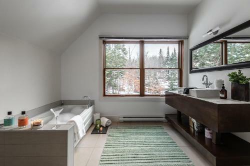 Chalet First Tracks - 5 Bdr With Lake Access And Hot Tub