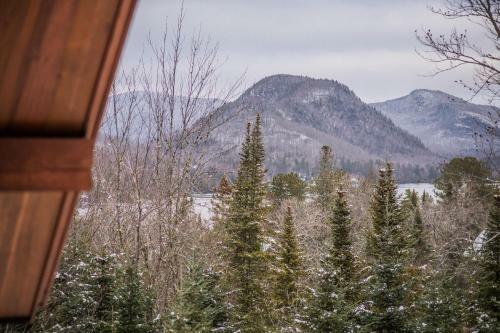 Chalet First Tracks - 5 Bdr With Lake Access And Hot Tub