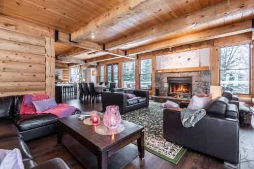Chalet First Tracks - 5 Bdr With Lake Access And Hot Tub