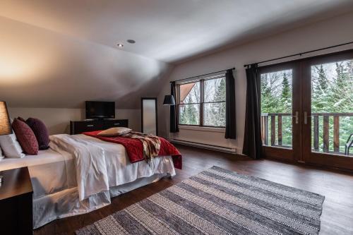 Chalet First Tracks - 5 Bdr With Lake Access And Hot Tub