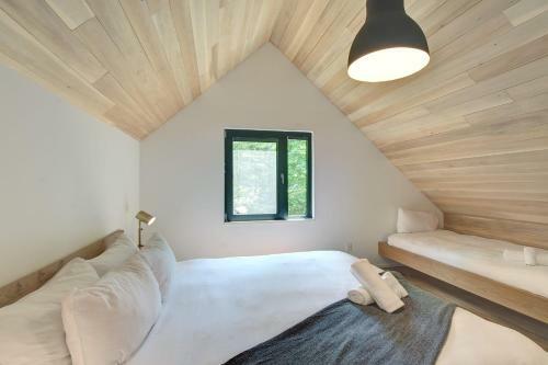 Contemporary + Spa & Sauna