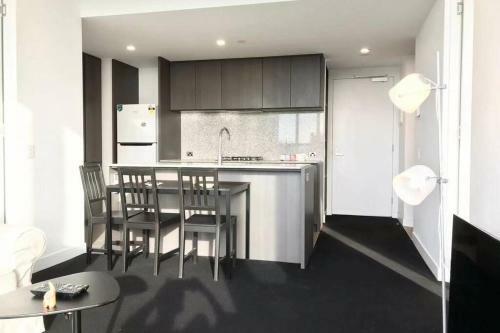 Apartamento Lavish Living Cbd - 2 Bd2 Bath - Nr Melb Central