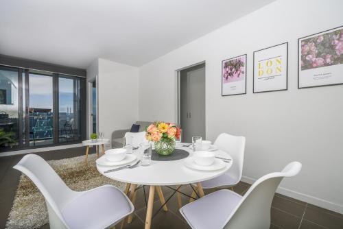 Hudson Sea View Apartments At Southern Cross