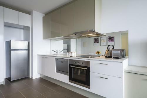 Hudson Sea View Apartments At Southern Cross
