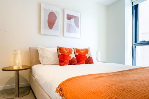Madecomfy Chic Melbourne Apartment With Balcony