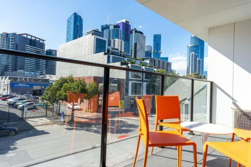 Madecomfy Chic Melbourne Apartment With Balcony