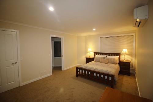 Hostal Silver House - Melbourne Airport Accommodation