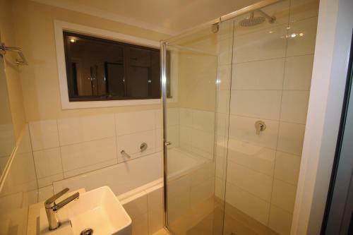 Hostal Silver House - Melbourne Airport Accommodation