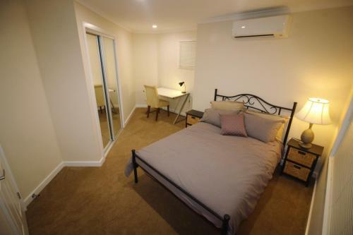 Hostal Silver House - Melbourne Airport Accommodation