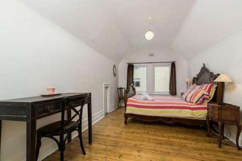 Elwood Eclectic Gem
