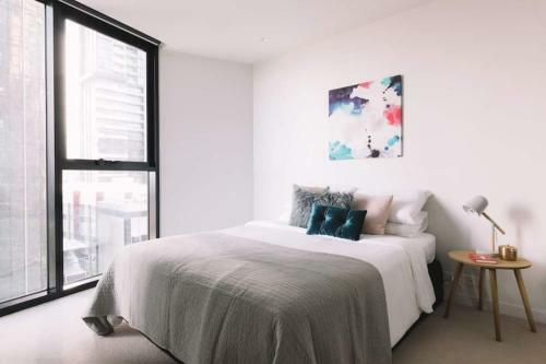 2 Br Modern Melbourne Cbd Apartment