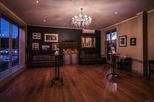 Albergue Royal Derby Hotel