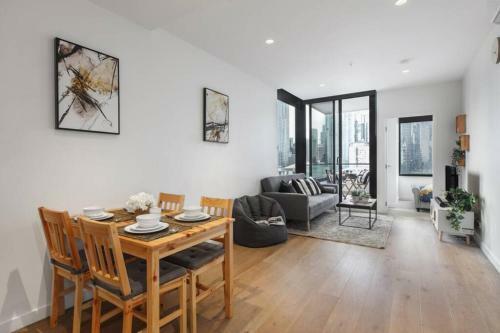 The Dudley Apartments By Ready Set Host