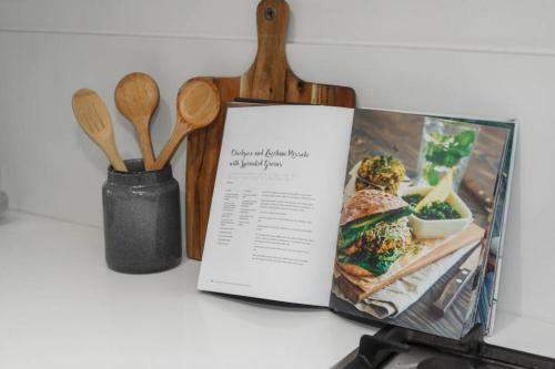 The Dudley Apartments By Ready Set Host