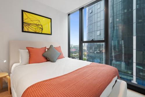 Sharp Modern Melbourne Square Apartment