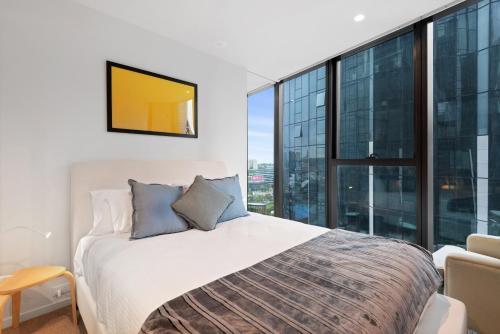 Sharp Modern Melbourne Square Apartment