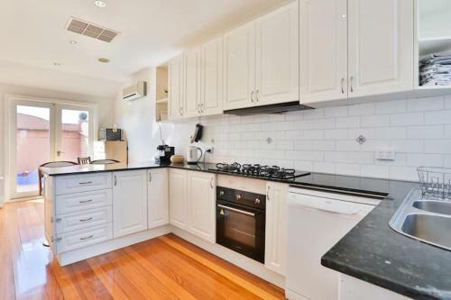3 Bedroom In Richmond With Balcony For Families