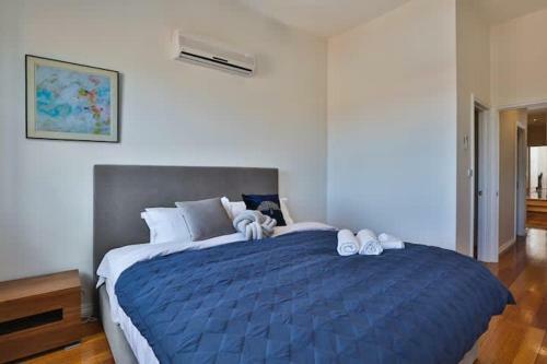 3 Bedroom In Richmond With Balcony For Families