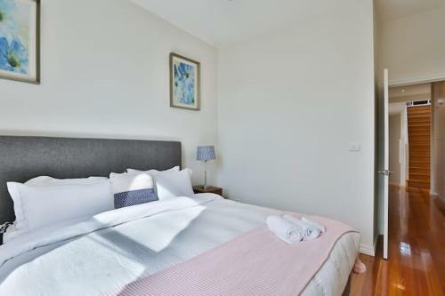 3 Bedroom In Richmond With Balcony For Families