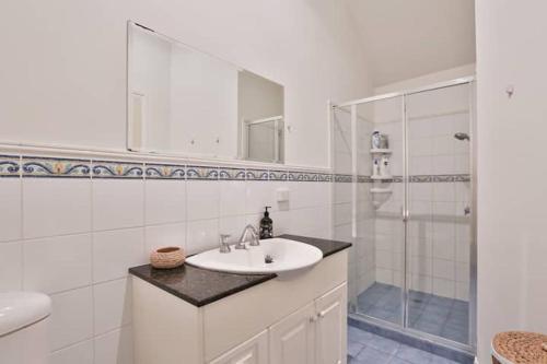 3 Bedroom In Richmond With Balcony For Families