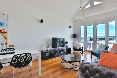 3 Bedroom In Richmond With Balcony For Families