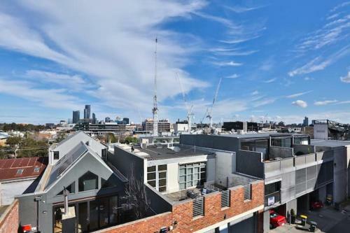 3 Bedroom In Richmond With Balcony For Families