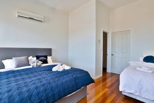 3 Bedroom In Richmond With Balcony For Families