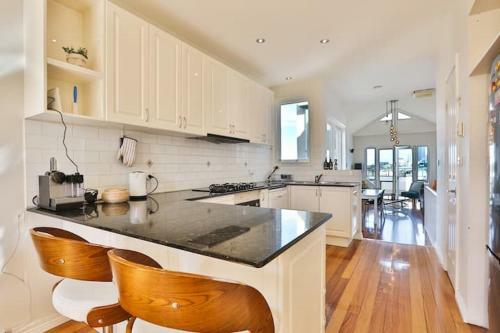 3 Bedroom In Richmond With Balcony For Families