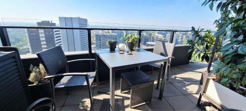 Ultra Luxe Grand Prix Views, Stunning 1 Bed Apartment