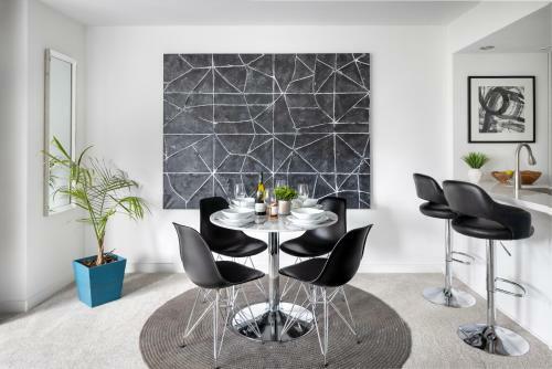 The Modern Whistler Apartment - Ski-in Ski-out