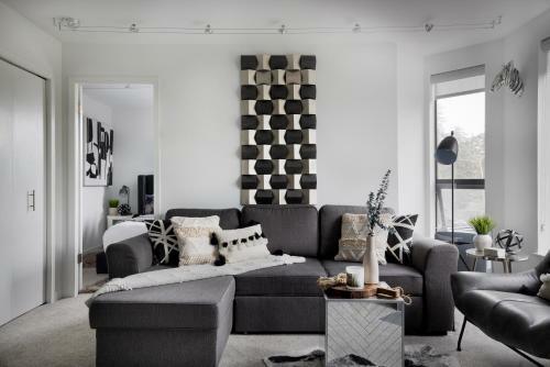 The Modern Whistler Apartment - Ski-in Ski-out