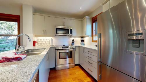 Peaceful Benchlands Townhome By Harmony Whistler