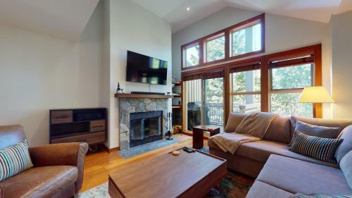 Peaceful Benchlands Townhome By Harmony Whistler