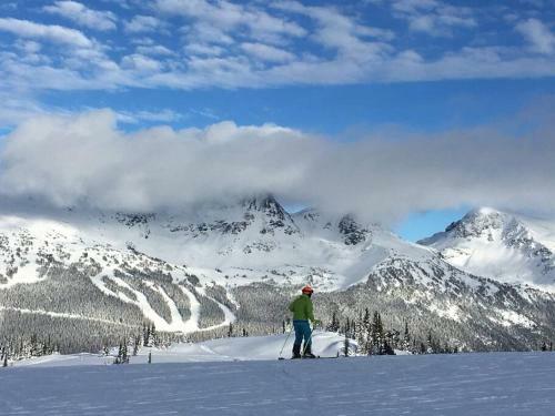 Apartamento Whistler Luxury Ski In/out+ Parking+hottub + Pool