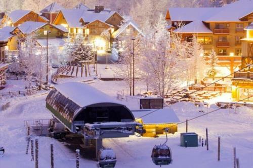 Apartamento Whistler Luxury Ski In/out+ Parking+hottub + Pool