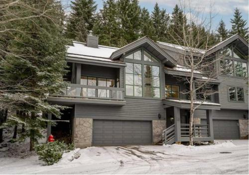Northern Lights 31 By Mc Luxury Rentals