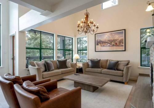 Northern Lights 31 By Mc Luxury Rentals