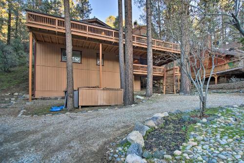 Peaceful And Idyllic Forest Cabin With Pool Table