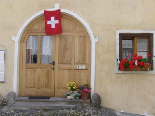 Apartamento Chasa Brunold (2.5-zi.-dachmaisonette-wg S�d)