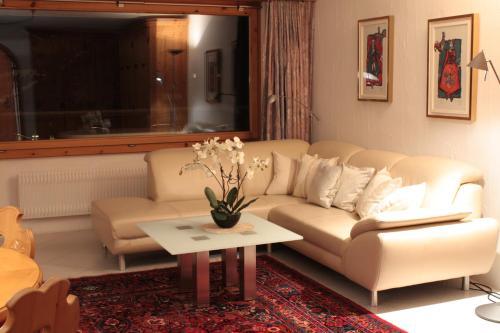 Apartamento Ferienwohnung Chesa Guardaval 10