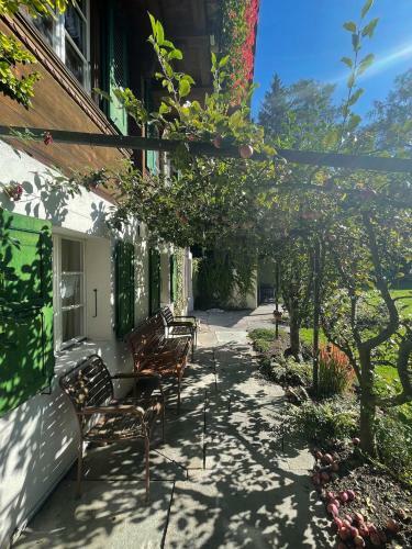 Neb-thun Lodge`s Seehaus 1 Gwatt
