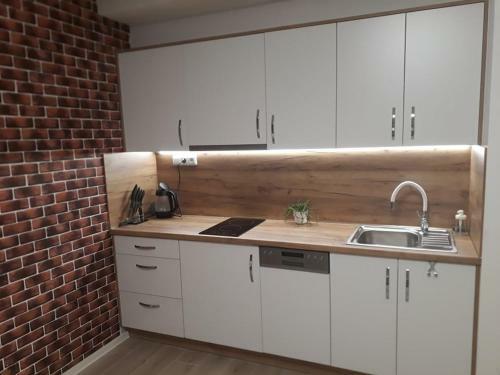 Apartm�nov� D?m Na Kolon�d?