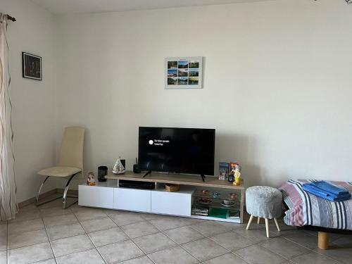 1 Zimmer Apartment Mit Seesicht Und Pool