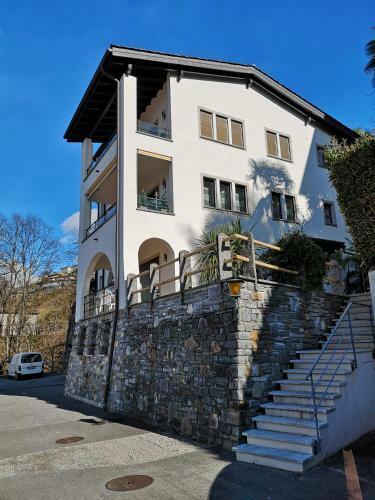 1 Zimmer Apartment Mit Seesicht Und Pool