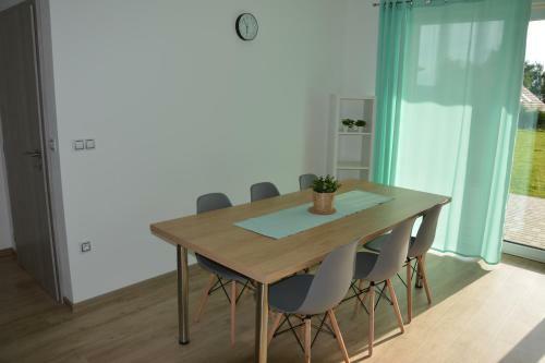 Apartm�ny Eva Ryne?ov�