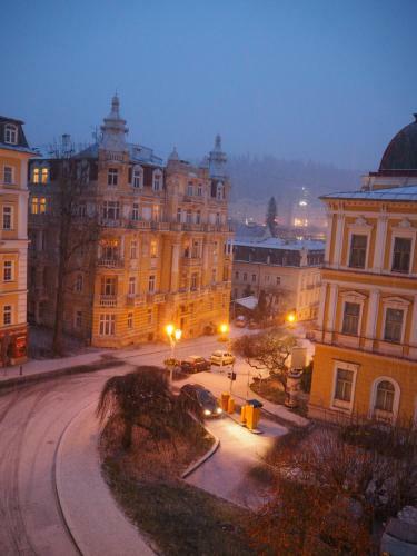 2 Balconies Above Colonnade Apartment