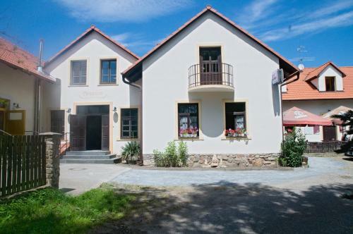 Hostal Penzion St?�brn� Lhota
