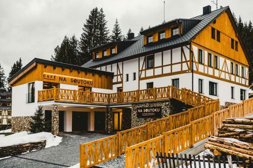 Apartm�ny Na Soutoku - B?ezn�k